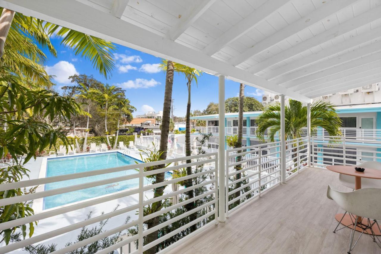 The New Yorker Hotel Miami Room photo