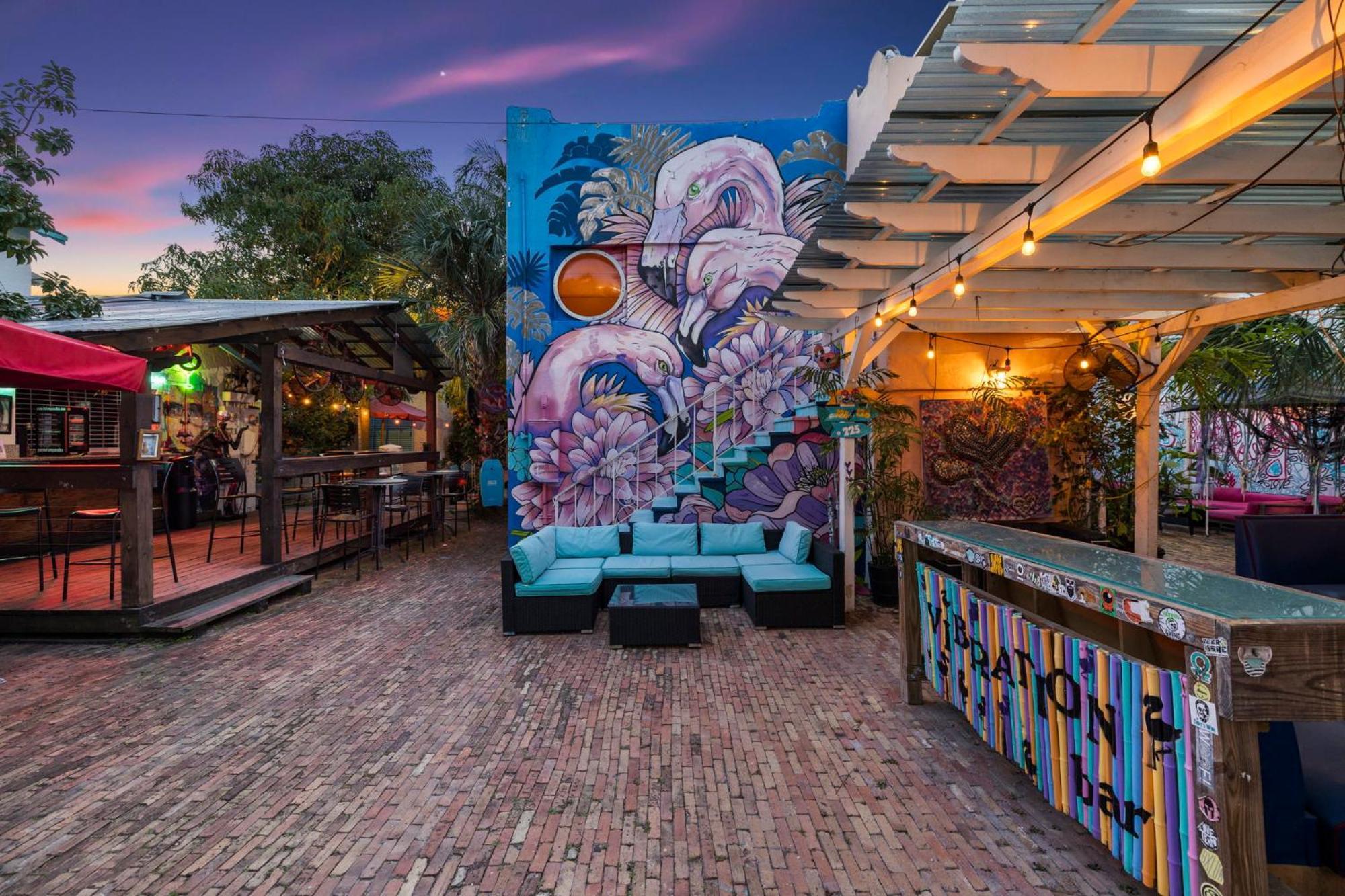 The New Yorker Hotel Miami Exterior photo