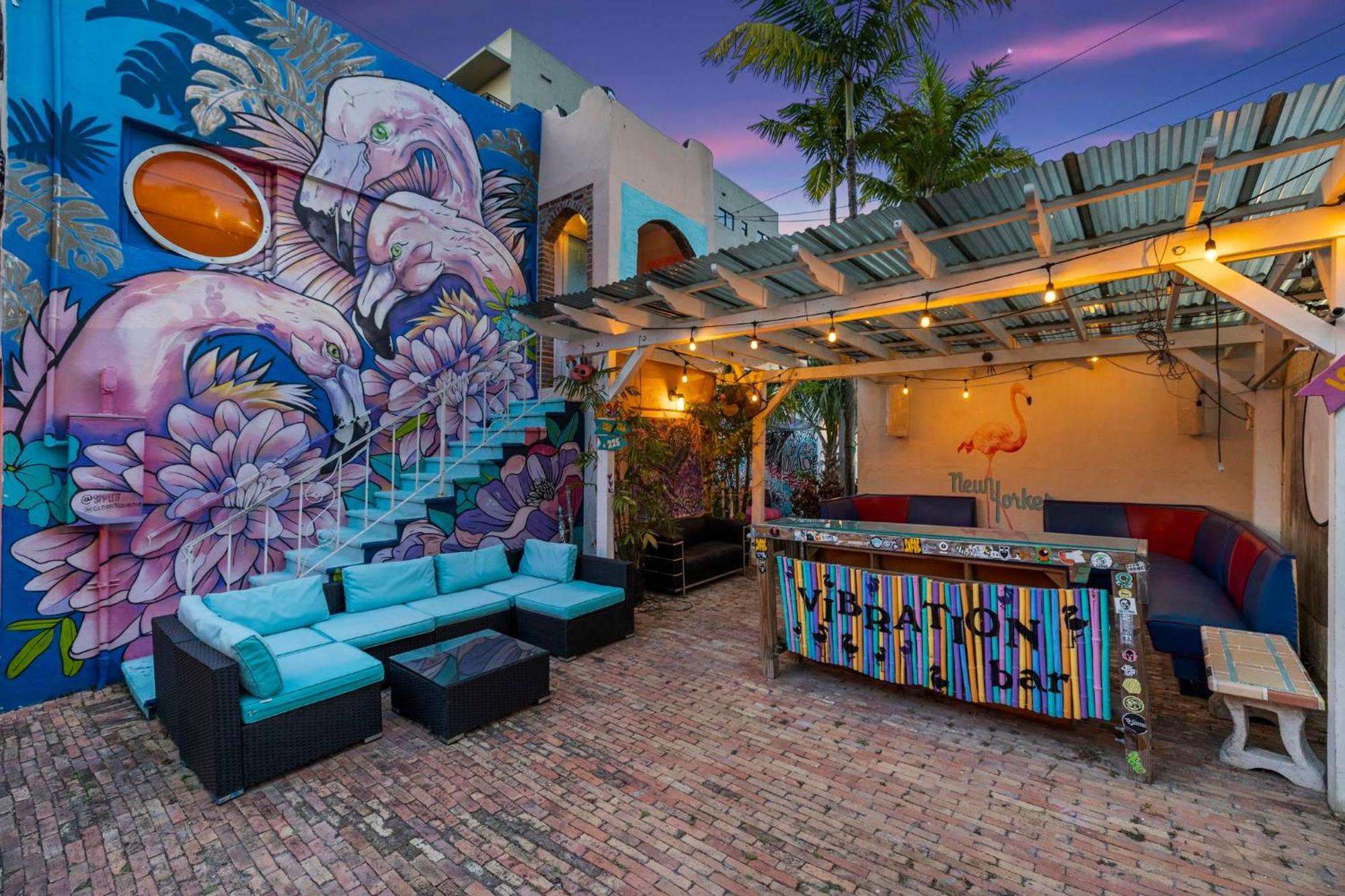 The New Yorker Hotel Miami Exterior photo